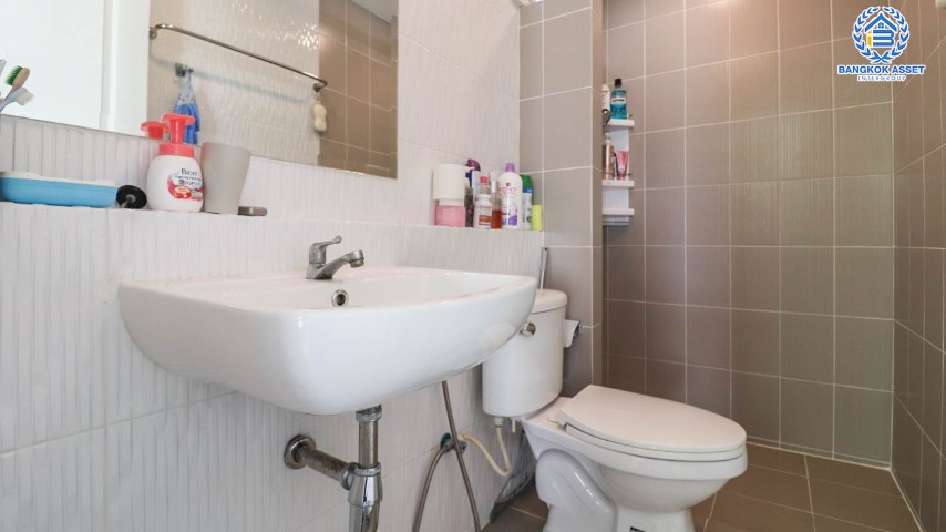 *****บ้านเดี่ยวมือสองย่านกรุงเทพฯ ม.เดอะซิตี้ พหลโยธิน หลังมุม! เนื้อที่กว้าขวางสุดถึง 57.8 ตร.ว. ฟังก์ชันจัดเต็ม 3 ห้องนอน 3 ห้องน้ำ 2 ที่จอดรถ แถมฟรี! 6 เครื่องปรับอากาศ, 3 เครื่องทำน้ำอุ่น ฯลฯ  บนทำเลเยี่ยม ใกล้รถไฟฟ้าสายสีเขียว "สถานีคลองสาม" (ส่วนต่อขยาย) และทางด่วน "รามอินทรา-อาจณรงค์"